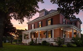 Walnut Lawn Bed And Breakfast